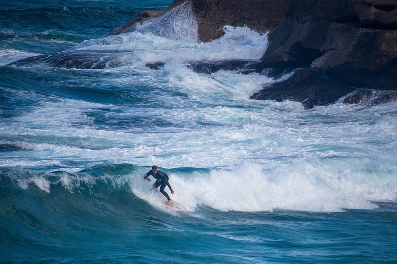 Surfing Wave